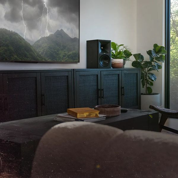 Klipsch The Sevens II активни Hi‑Fi тонколони с Dolby Atmos, HDMI 2.1 eARC и премиум дървен дизайн