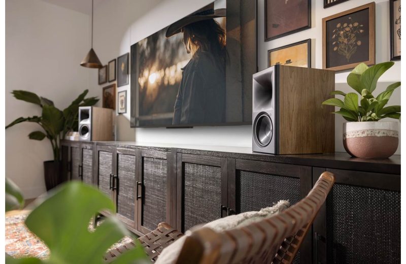 Klipsch The Sevens II активни Hi‑Fi тонколони с Dolby Atmos, HDMI 2.1 eARC и премиум дървен дизайн