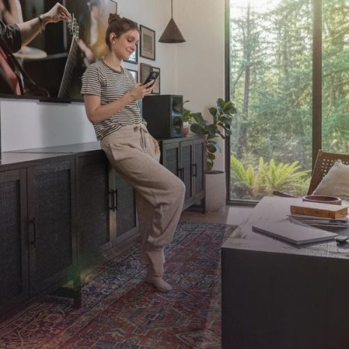 Klipsch The Sevens II активни Hi‑Fi тонколони с Dolby Atmos, HDMI 2.1 eARC и премиум дървен дизайн